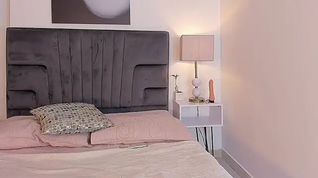 Snapshot of maddy__moon chatting on 11.27.25 maddy moon online show from 11.27.25