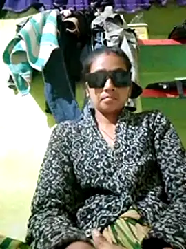 Snapshot of Sexy_monikah chatting on 12.15.25 Sexy monikah online show from 12.15.25