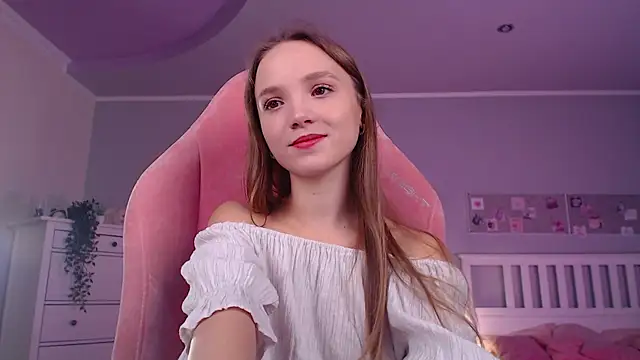 Adria Arjona online show from 11.06.25