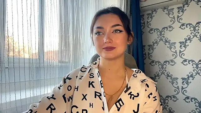 Snapshot of TwotyBright chatting on 11.18.25 TwotyBright online show from 11.18.25