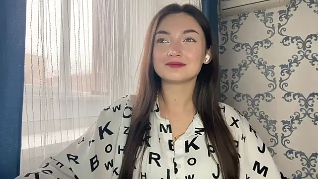 Snapshot of TwotyBright chatting on 11.20.25 TwotyBright online show from 11.20.25