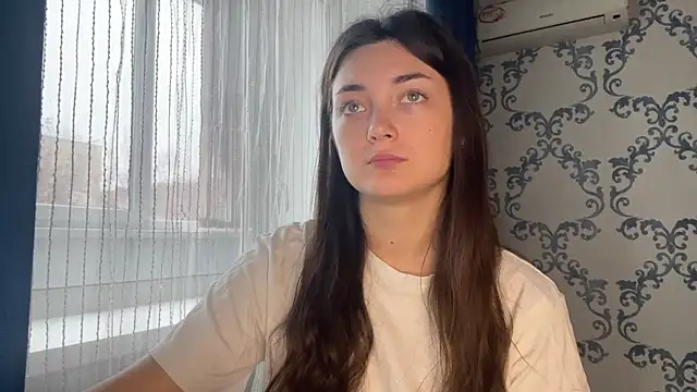 Snapshot of TwotyBright chatting on 11.27.25 TwotyBright online show from 11.27.25