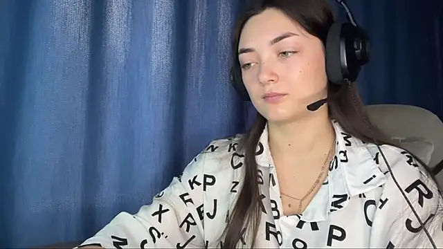 Snapshot of TwotyBright chatting on 12.15.25 TwotyBright online show from 12.15.25