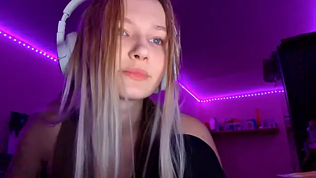 KarinRobertson online show from 11.14.25