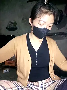 Snapshot of Mami_xxx chatting on 12.13.25 Mami xxx online show from 12.13.25