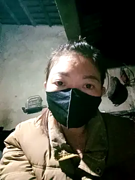 Snapshot of Mami_xxx chatting on 12.15.25 Mami xxx online show from 12.15.25