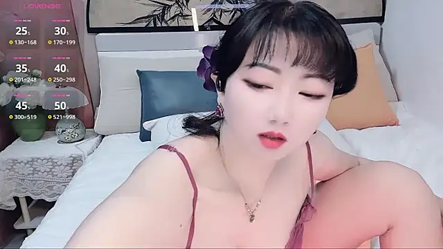 Snapshot of Ella99 chatting on 12.14.25 Ella99 online show from 12.14.25