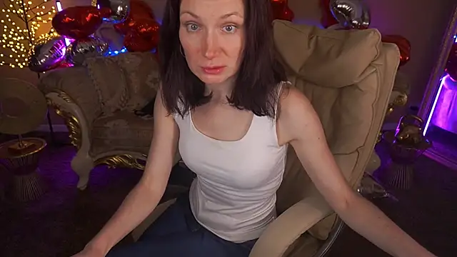 Snapshot of AmiraGoldd chatting on 02.16.26 AmiraGoldd online show from 02.16.26