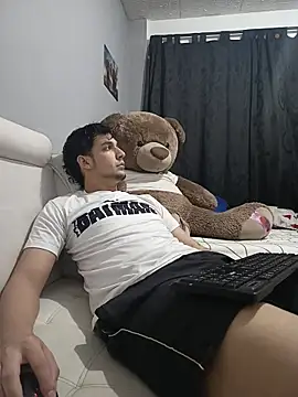 Snapshot of Theo_Lightwood chatting on 11.06.25 Theo Lightwood online show from 11.06.25