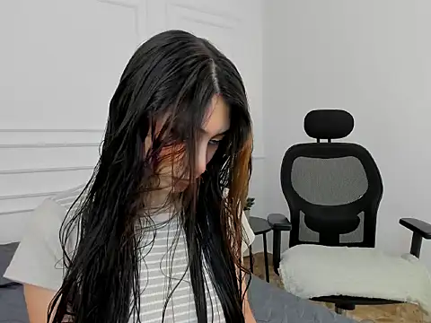 Ana Muller19 online show from 11.04.25