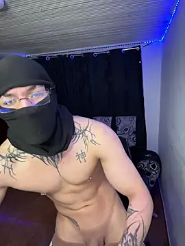 Snapshot of kenshintr chatting on 11.18.25 kenshintr online show from 11.18.25