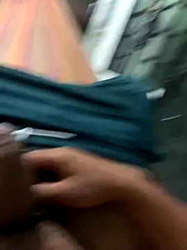 Snapshot of tuntuntiburon chatting on 11.04.25 tuntuntiburon online show from 11.04.25