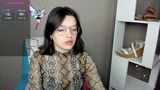 Karina Kellyy online show from 11.17.25