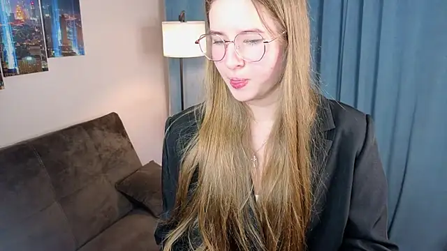 Snapshot of MowasaBritten chatting on 11.12.25 MowasaBritten online show from 11.12.25