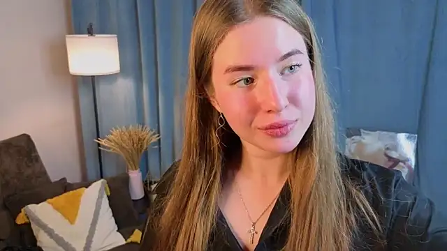 Snapshot of MowasaBritten chatting on 11.19.25 MowasaBritten online show from 11.19.25