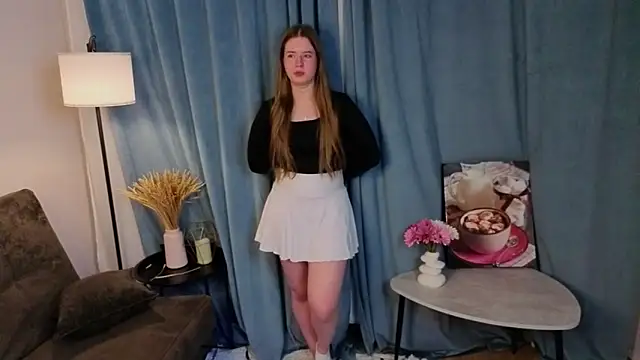 Snapshot of MowasaBritten chatting on 12.04.25 MowasaBritten online show from 12.04.25