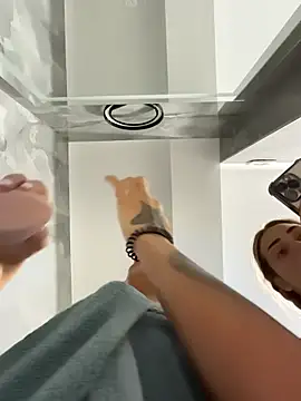 Snapshot of VickyM99 chatting on 12.14.25 VickyM99 online show from 12.14.25