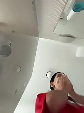 Snapshot of VickyM99 chatting on 12.15.25 VickyM99 online show from 12.15.25