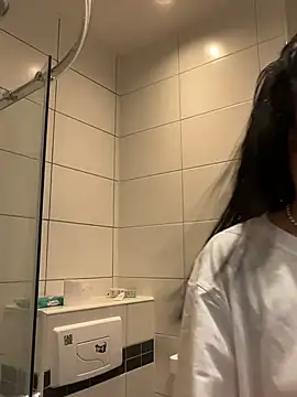 VickyM99 online show from 03.17.26