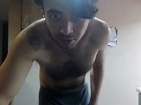 Snapshot of Chuparico31 chatting on 12.17.25 Chuparico31 online show from 12.17.25