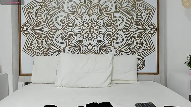 Lilith Aliany  online show from 11.25.25