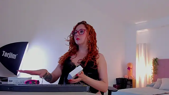 MistressErza online show from 07.22.26