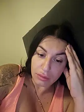 Snapshot of Julianneloreen chatting on 11.05.25 Julianneloreen online show from 11.05.25