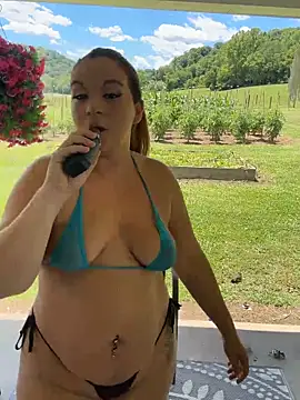 Snapshot of thickfarmtwat chatting on 06.19.26 thickfarmtwat online show from 06.19.26