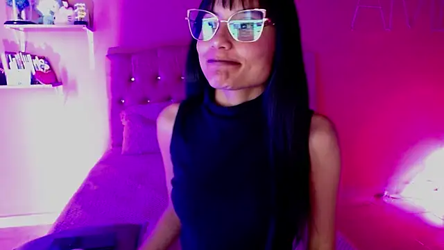 Snapshot of valkiry_ chatting on 11.12.25 valkiry online show from 11.12.25