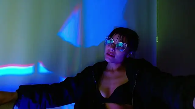 Snapshot of valkiry_ chatting on 11.19.25 valkiry online show from 11.19.25