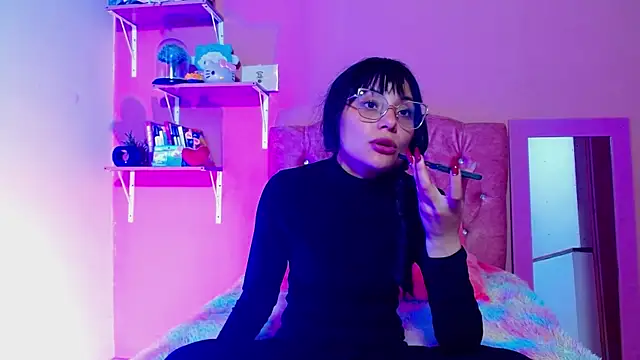 Snapshot of valkiry_ chatting on 12.16.25 valkiry online show from 12.16.25