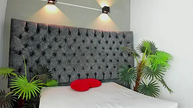 Snapshot of XAVI_LEE chatting on 11.07.25 XAVI LEE online show from 11.07.25