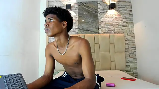 Snapshot of XAVI_LEE chatting on 11.24.25 XAVI LEE online show from 11.24.25