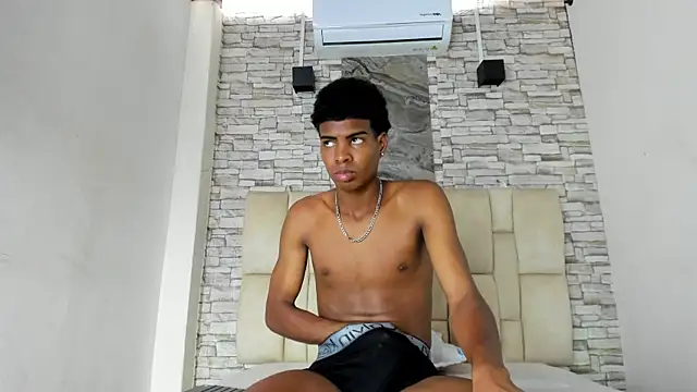 Snapshot of XAVI_LEE chatting on 12.02.25 XAVI LEE online show from 12.02.25