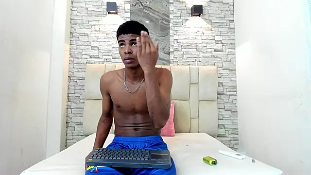 Snapshot of XAVI_LEE chatting on 12.15.25 XAVI LEE online show from 12.15.25