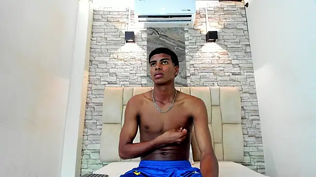 Snapshot of XAVI_LEE chatting on 12.17.25 XAVI LEE online show from 12.17.25