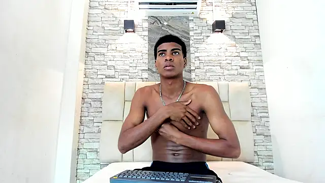 Snapshot of XAVI_LEE chatting on 12.18.25 XAVI LEE online show from 12.18.25