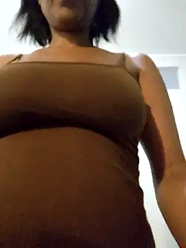 Snapshot of Mommy_Sienna chatting on 12.04.25 Mommy Sienna online show from 12.04.25