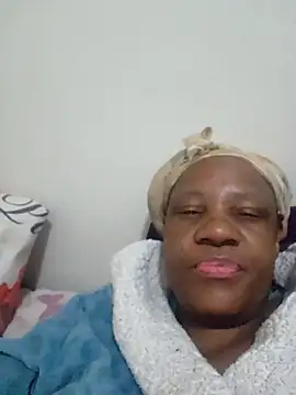 Snapshot of Mommy_Sienna chatting on 12.15.25 Mommy Sienna online show from 12.15.25