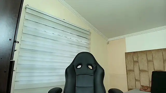 Snapshot of BeatrizSchmidt chatting on 11.21.25 BeatrizSchmidt online show from 11.21.25