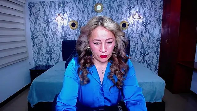 Snapshot of BeatrizSchmidt chatting on 12.17.25 BeatrizSchmidt online show from 12.17.25