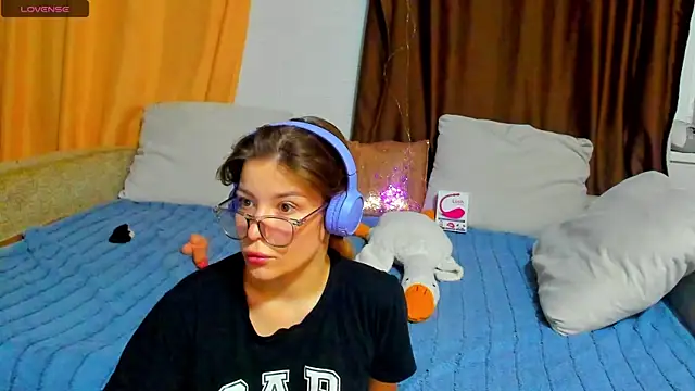 Eva purrr  online show from 11.18.25