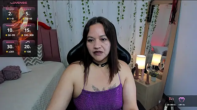 Snapshot of Victoria_Wilde_ chatting on 11.06.25 Victoria Wilde online show from 11.06.25