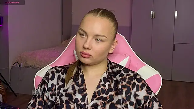 Lunar Flare online show from 11.17.25