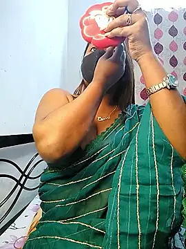 Snapshot of LoveLy-Soneya chatting on 02.13.26 LoveLy-Soneya online show from 02.13.26