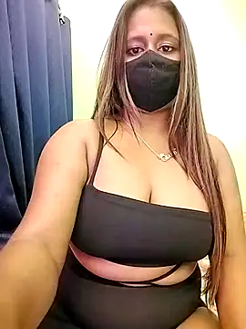 Snapshot of LoveLy-Soneya chatting on 03.02.26 LoveLy-Soneya online show from 03.02.26