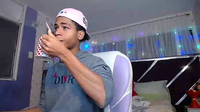 Santy bigcock 01 online show from 07.03.26