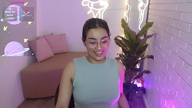 PEACHY TAY online show from 11.09.25