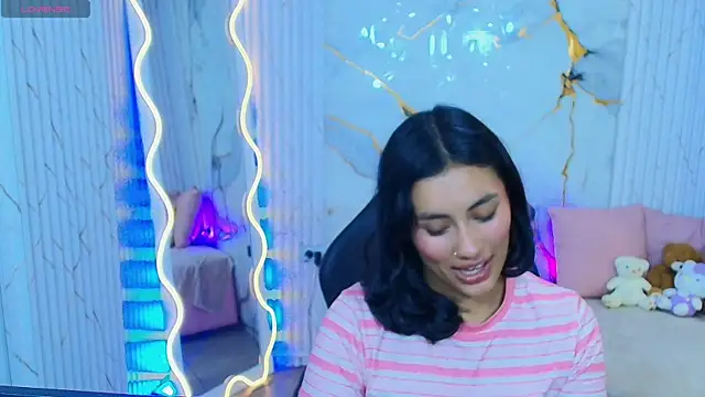 PEACHY TAY online show from 07.12.26