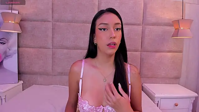 Snapshot of MaddieSteel chatting on 11.06.25 MaddieSteel online show from 11.06.25